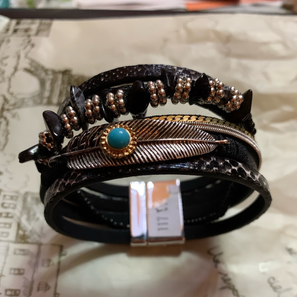 Magnetic clasp multi-layered Women Leather bracelet